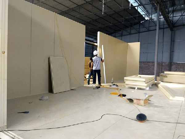 Sử dụng kho lạnh là giải pháp giúp bảo quản thực phẩm tối ưu nhất hiện nay. Chính vì thế, nhiều doanh nghiệp đã tiến hành đầu tư lắp ráp kho lạnh.